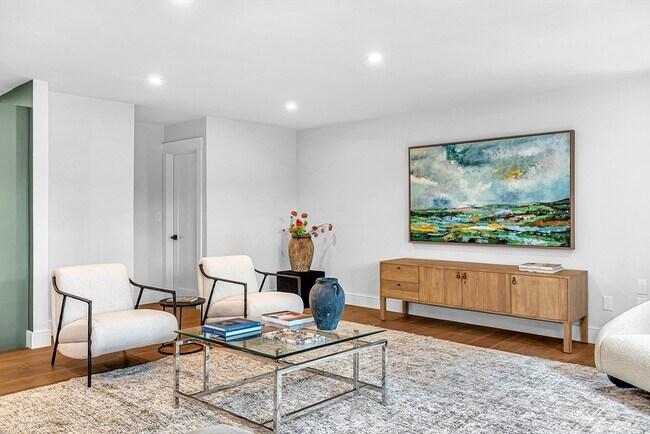 Building Photo - 935 Washington St