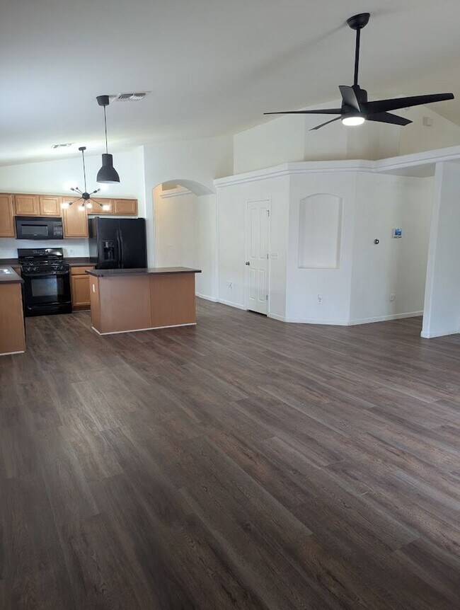 Building Photo - Great Northwest Home with Solar!