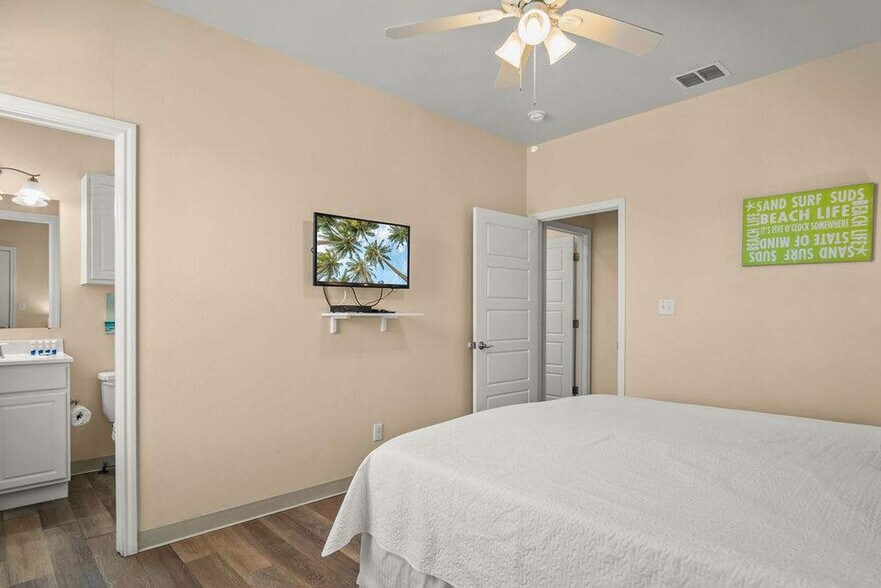 Building Photo - 15016 Beach Walk Loop