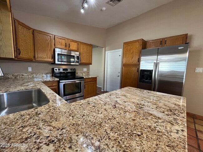 Building Photo - 3101 E Siesta Ln