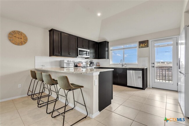 Building Photo - 460 Delta Crst