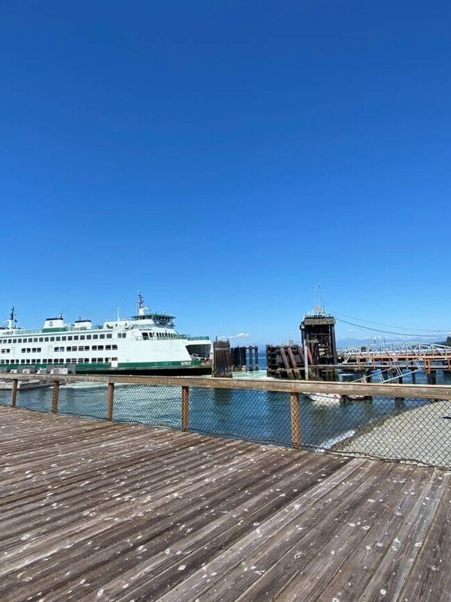 Building Photo - RARE on the Waterfront, beach, Sound view ...