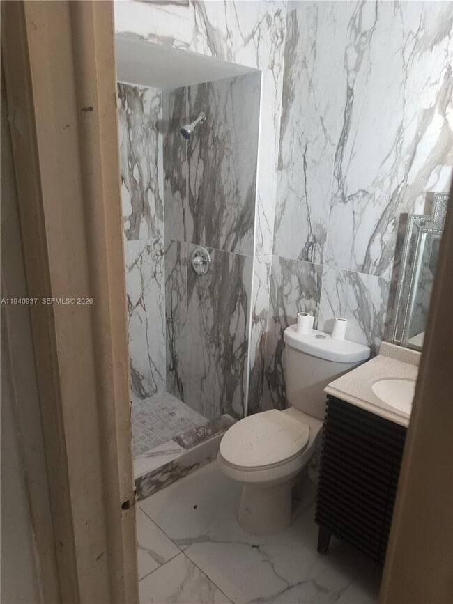 Building Photo - 6280 SW 8th Pl