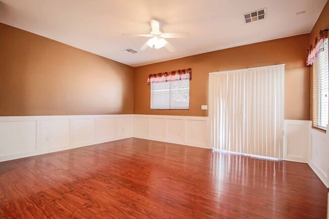 Building Photo - Luxurious Retreat in the Heart of Las Vegas