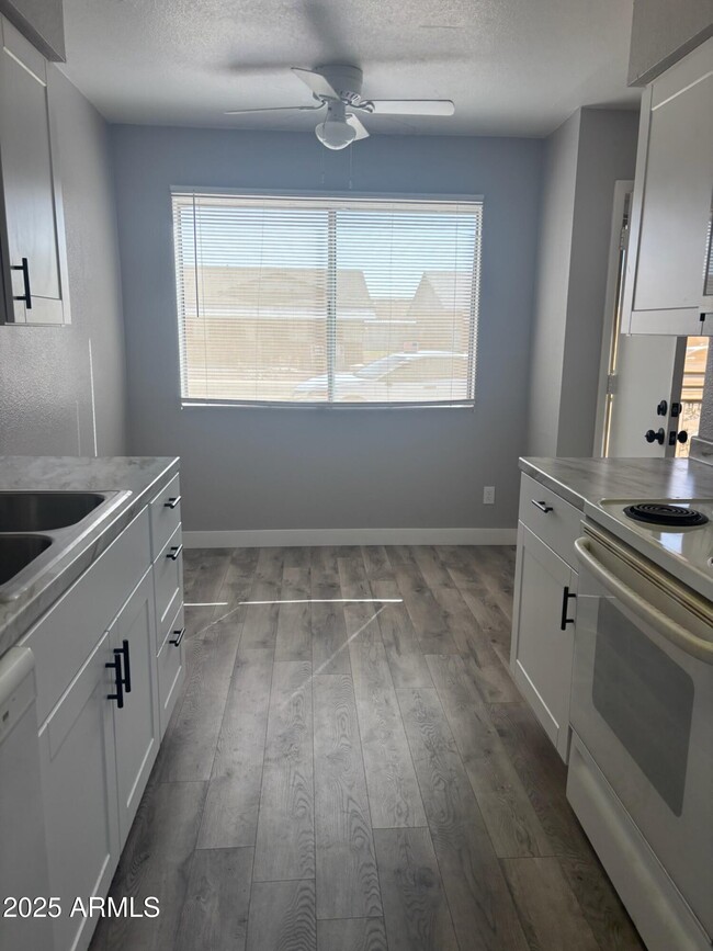 Building Photo - 10102 N 97th Dr