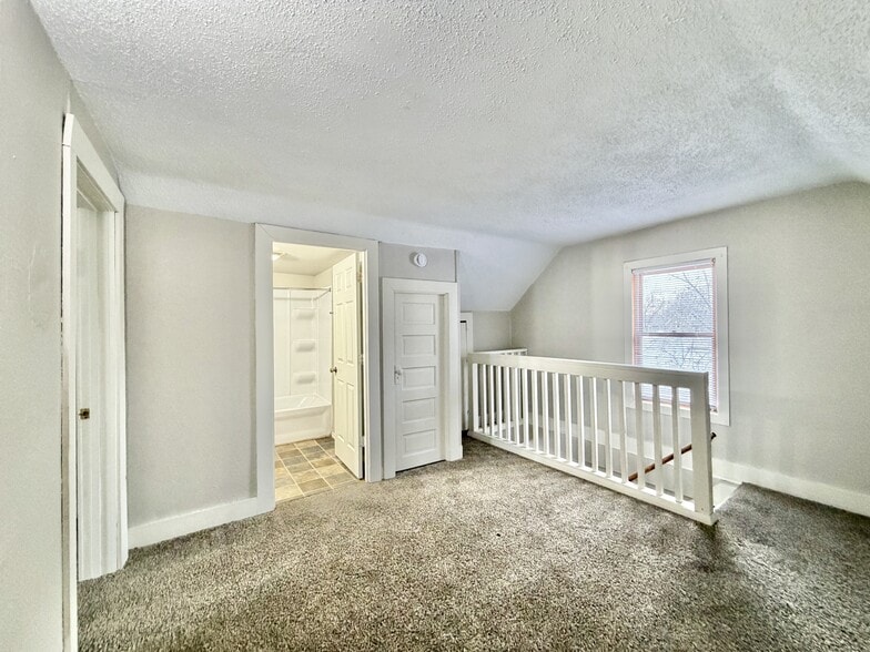 Building Photo - 1014 10th St