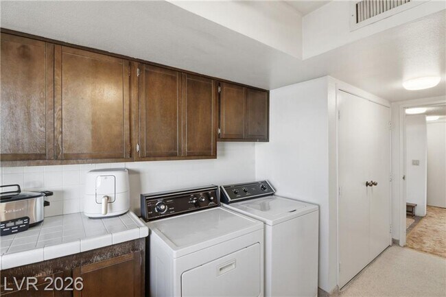 Building Photo - 205 E Harmon Ave