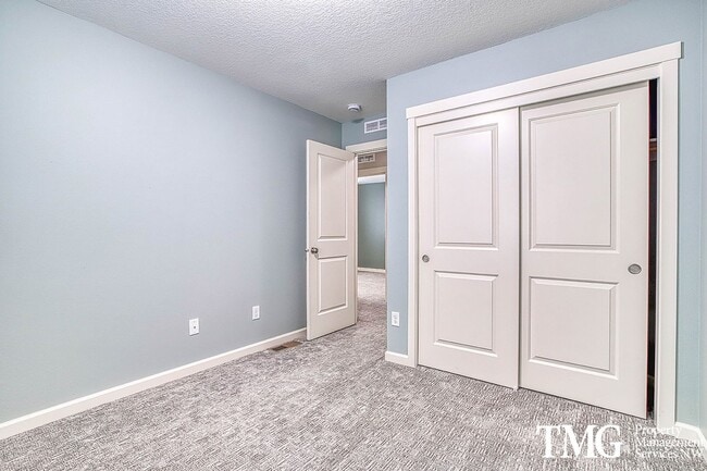 Building Photo - Spacious 4  BD Home with Modern Upgrades in Vancouver