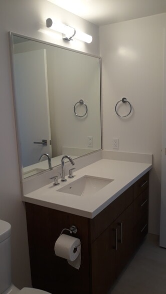 Bathroom - 629 Keeaumoku St