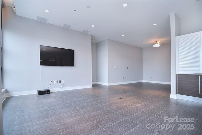 Building Photo - 1100 Metropolitan Ave