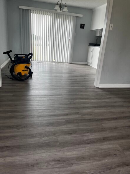 Building Photo - 112 Kelly Ct