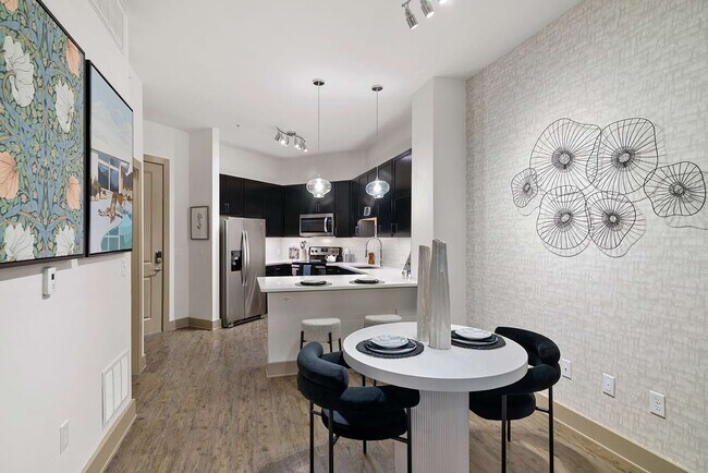 Building Photo - Cortland Galleria