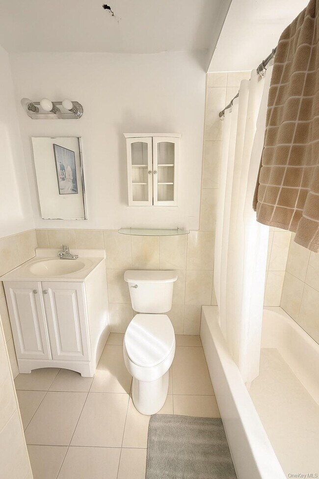 Building Photo - 155-67 116th Ave