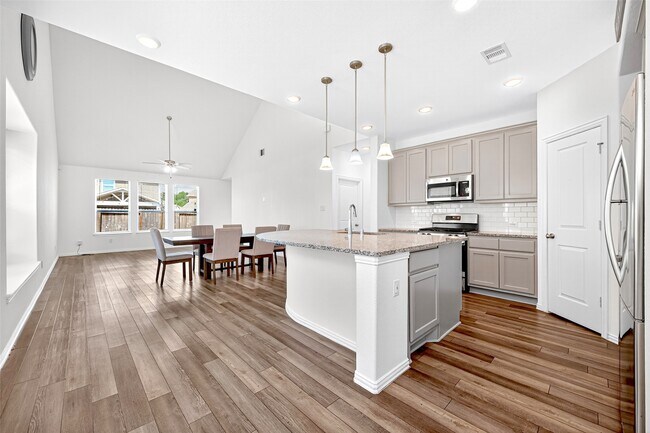Building Photo - 29897 Dovetail Blf Ln