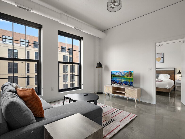 Building Photo - 608 N 3rd Ave