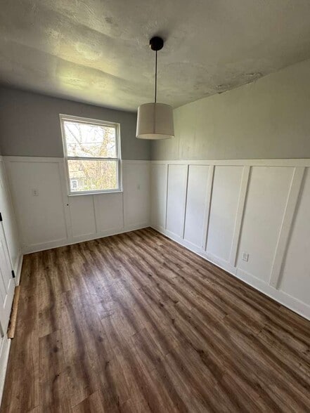 Building Photo - 1948 Broadway Ave