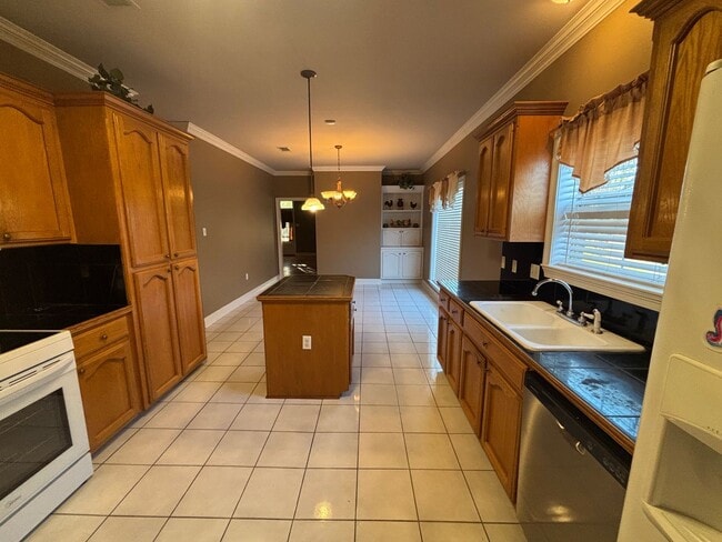 Building Photo - 14318 Park Meadow Dr