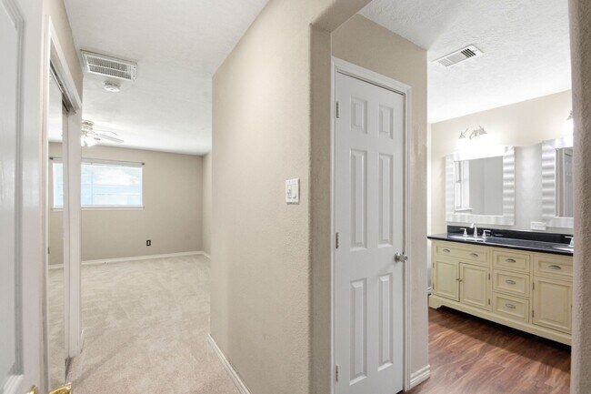 Building Photo - 25302 Friar Lake Ln