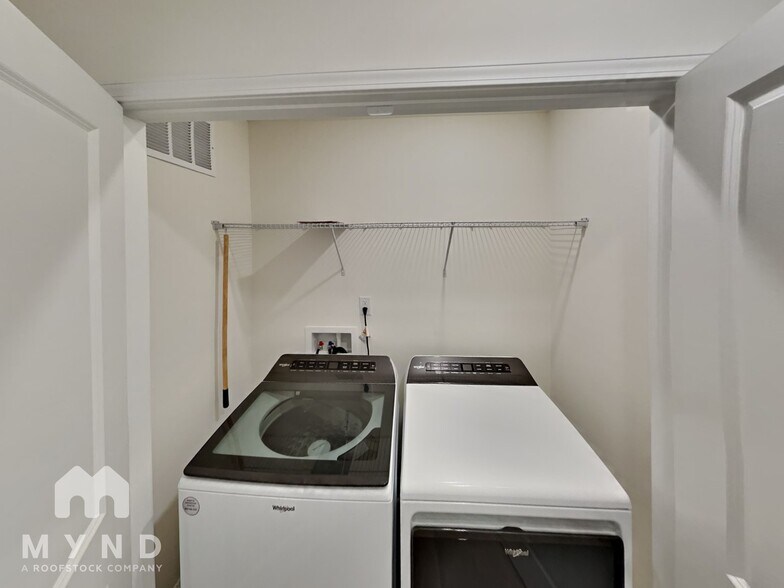 Building Photo - 1518 Cedar Tree Dr