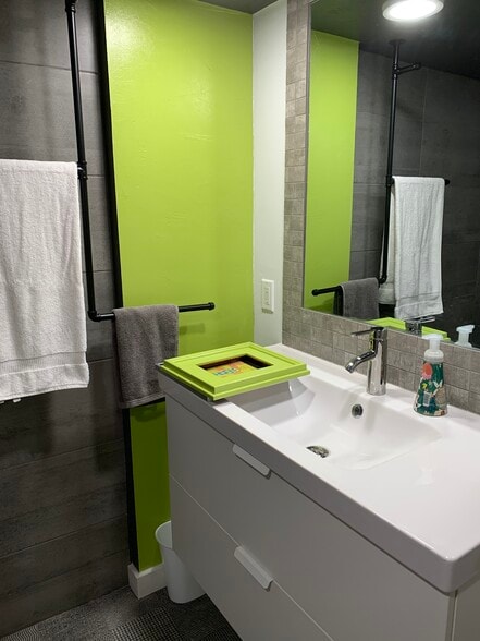 Modern new bathroom - 6915 Yates St