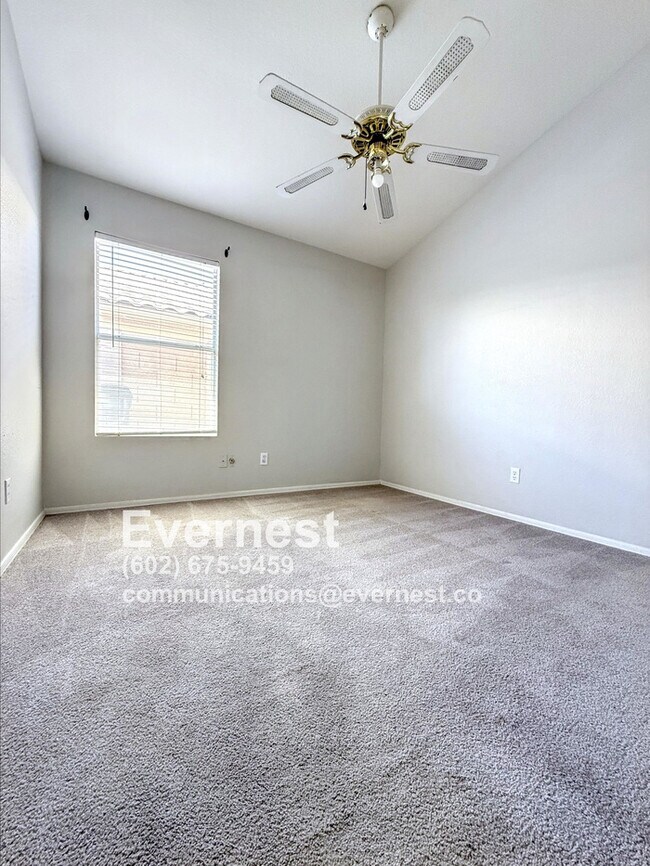 Building Photo - 3-Bedroom Home Near Schools and Everyday E...