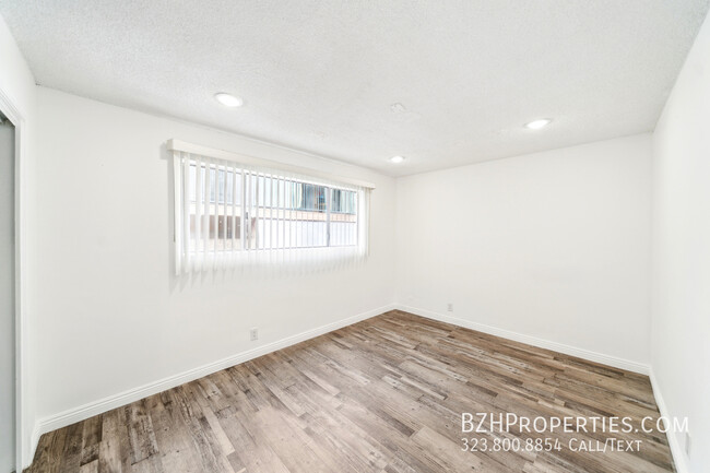 Building Photo - 7076 Lanewood Ave