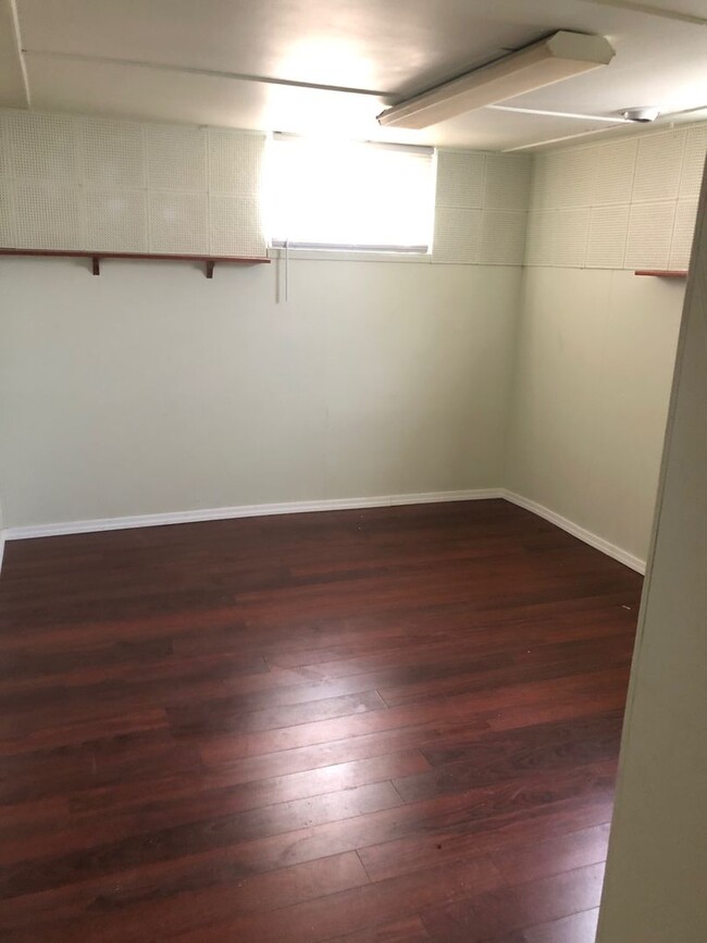 Building Photo - Home in Bremerton.