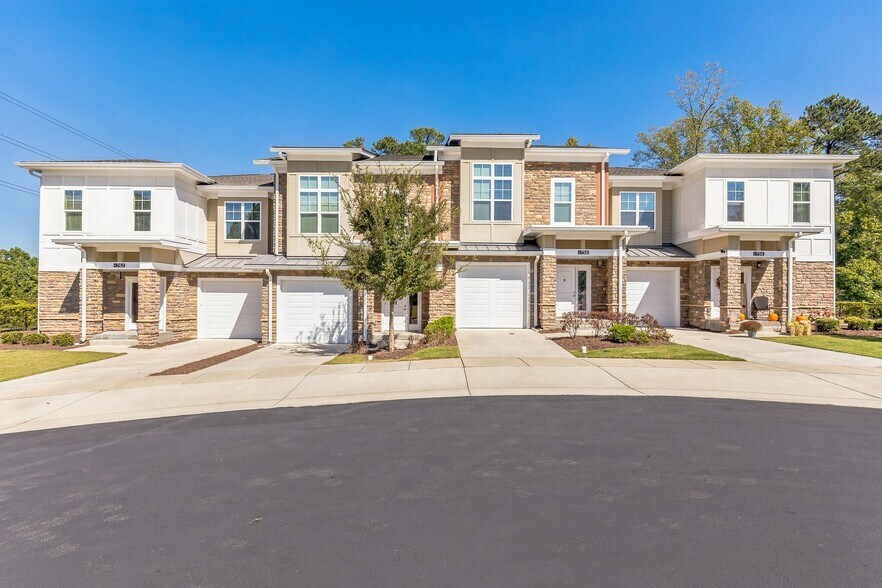 Building Photo - The Aster Cary