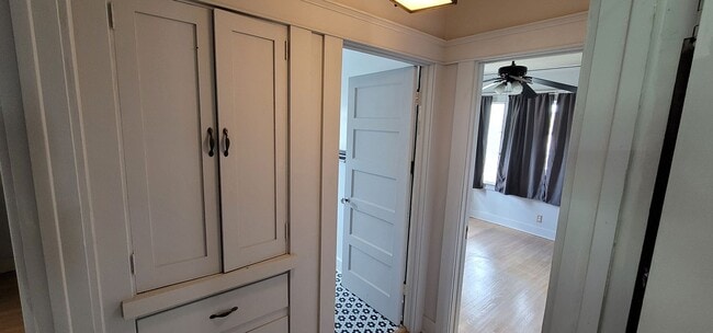 Building Photo - Glendale Awaits You