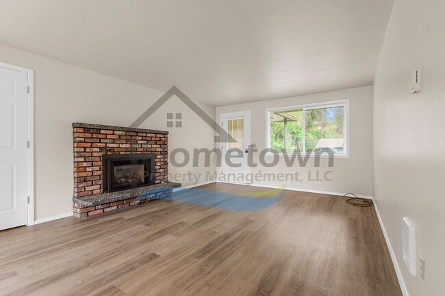 Building Photo - 2 Bedroom 1 Bath Home with Attached Garage...