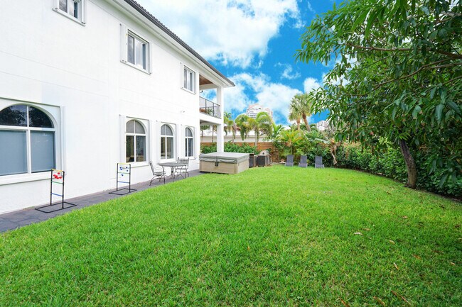 Building Photo - 2609 Center Ave