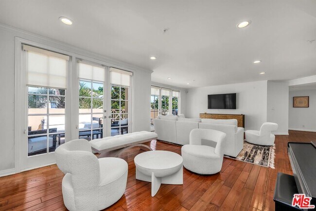 Building Photo - 10555 Ashton Ave