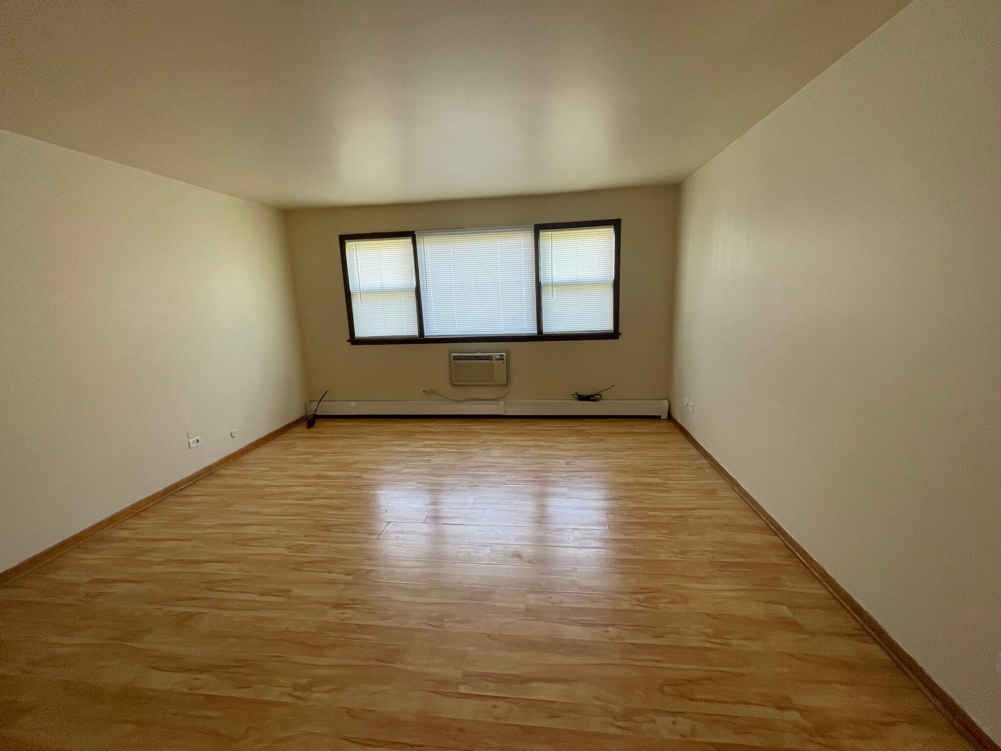 Building Photo - 2204 W 123rd St