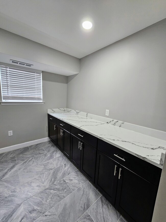 Building Photo - 412 N Armistead St