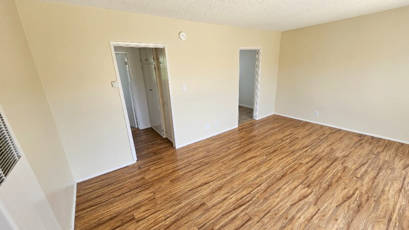 Building Photo - 3945 Stevely Ave