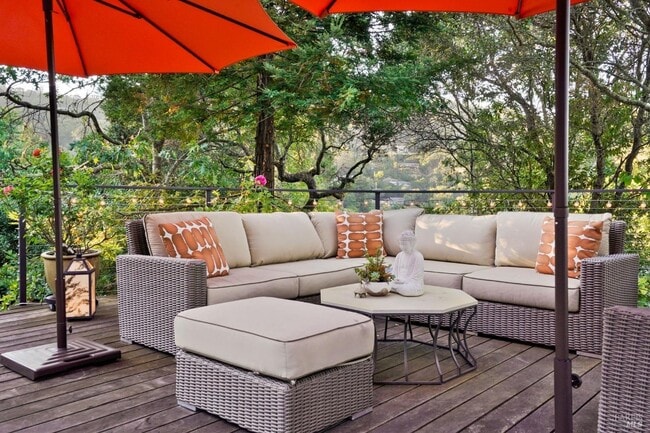 Building Photo - 10 Idlewood Rd