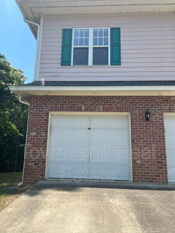 Building Photo - 824 Sage Creek Ln