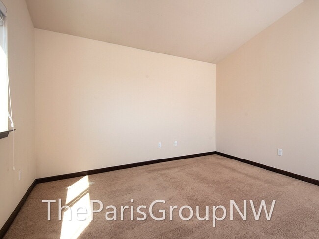 Building Photo - **PROPERTY LEASED** Spectacular Serene Lake 2012 TH – Great Location!