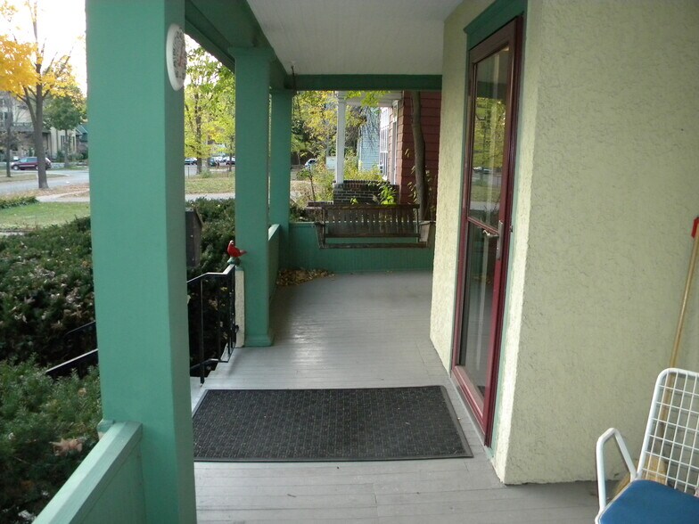 Building Photo - 817 7th St SE