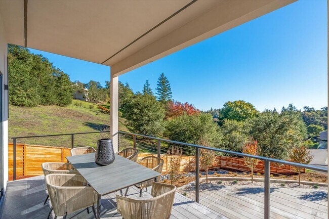 Building Photo - 1580 Clear Ridge Dr