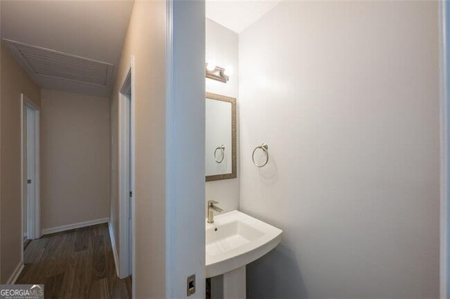 Building Photo - 225 Pebble Trail
