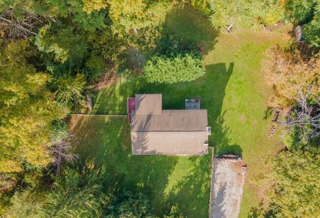 Building Photo - Lovely Country Home Close to Christiansburg