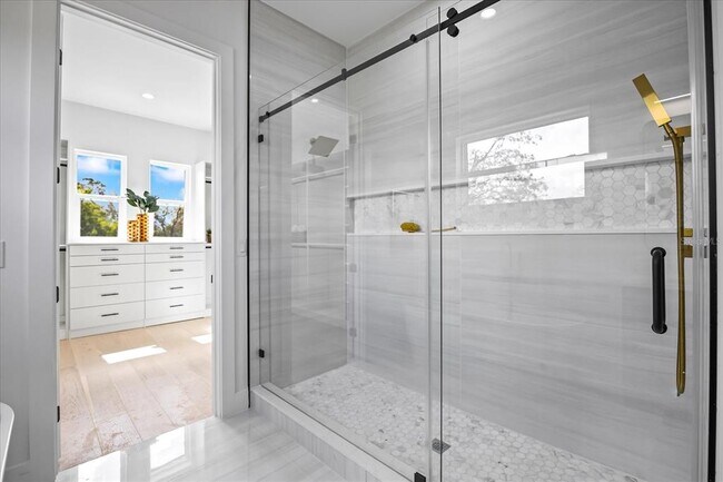 Building Photo - 3601 W Platt St