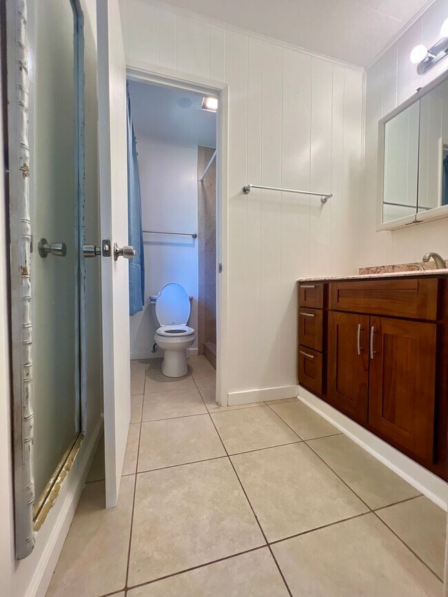 Building Photo - Beautiful, Bright & Airy Beach House--3Beds, 2Baths with Yard