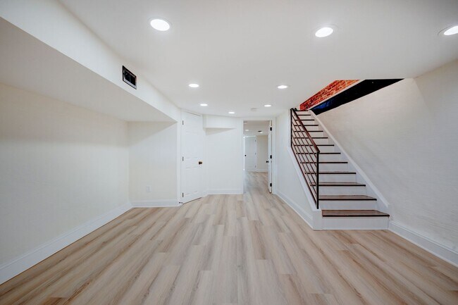 Building Photo - Newly Renovated 6 Bedrooms / 4 Bathrooms at Norris St