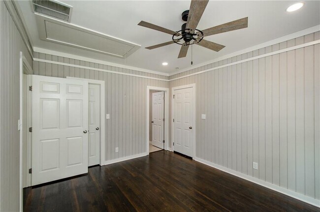 Building Photo - 729 Sunnybrook Dr