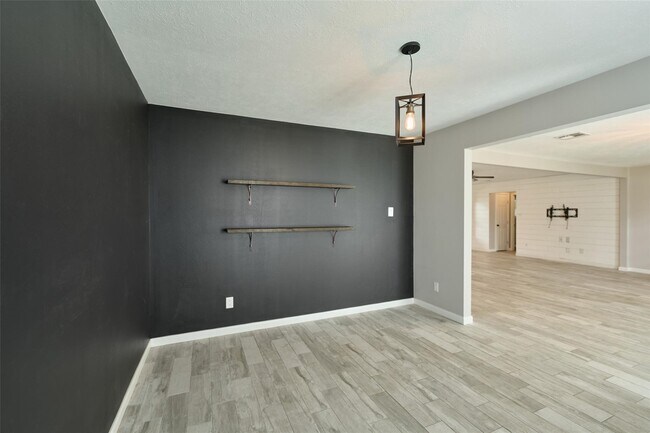 Building Photo - 725 River Plantation Dr
