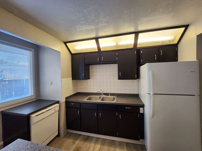 Building Photo - Charming 2-Bedroom Duplex | Limited-Time Offer: Save 50% on Next Month’s Rent!