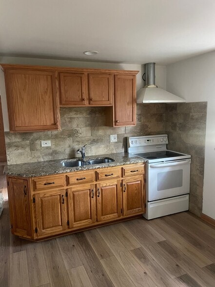 Building Photo - 8285 Archer Ave