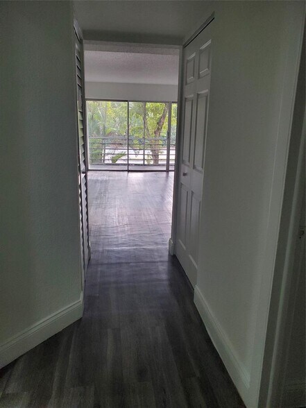 Primary Photo - 4205 N University Dr